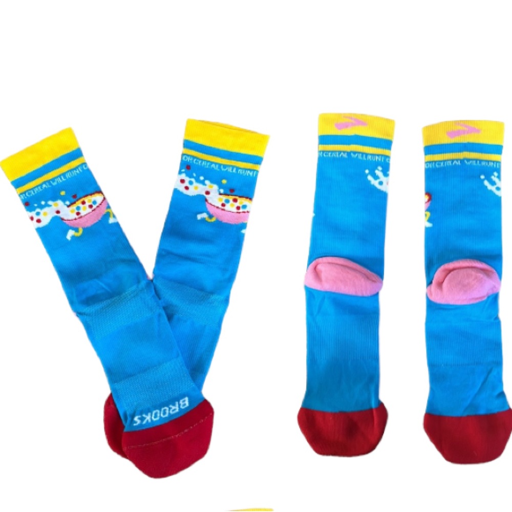 NWT Brooks Tempo knit unisex Blue Cereal Socks